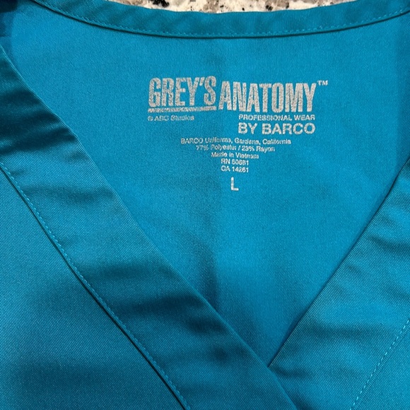 Grey Anatomy scrub set - Picture 2 of 3